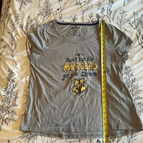 Harry Potter ⚡️ “Don’t Let the Muggles Get You Down” - tee - NWOT - XL - Picture 7 of 7